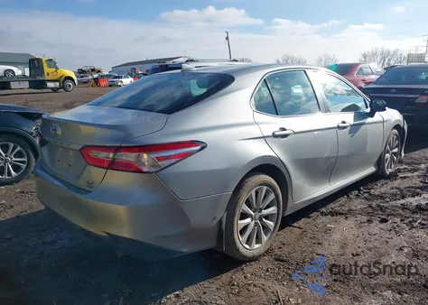 2020 Toyota Camry Le Awd z USA, uszkodzony, nr VIN 4T1C11BK8LU016096